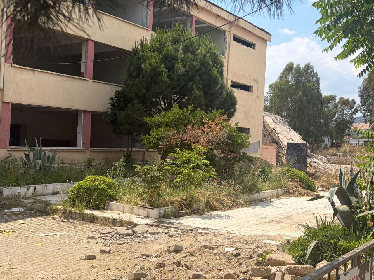 Yatağan Gazi Anadolu Lisesi’nde Yıkım Süreci Başladı 2